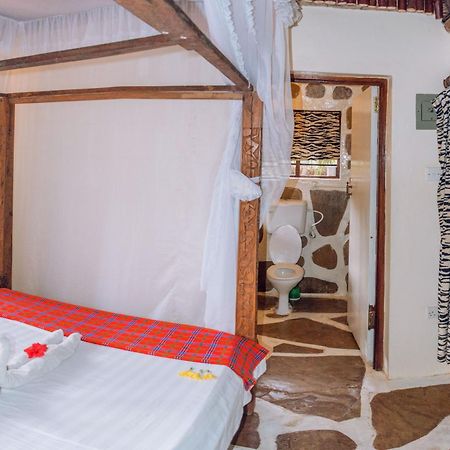 Kijani Cottages In Diani ディアニ・ビーチ エクステリア 写真