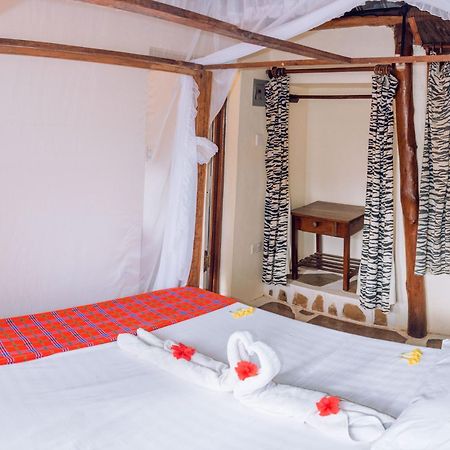 Kijani Cottages In Diani ディアニ・ビーチ エクステリア 写真