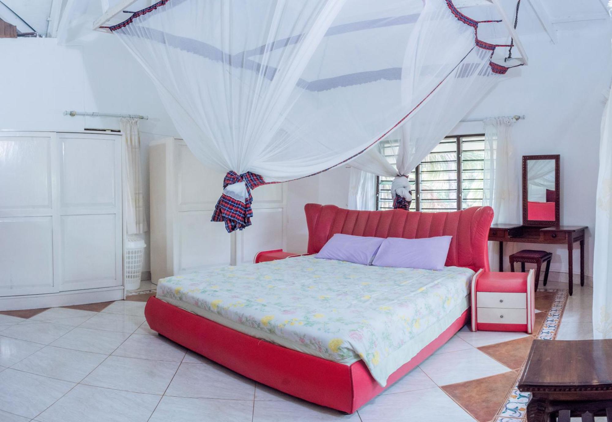 Kijani Cottages In Diani ディアニ・ビーチ エクステリア 写真