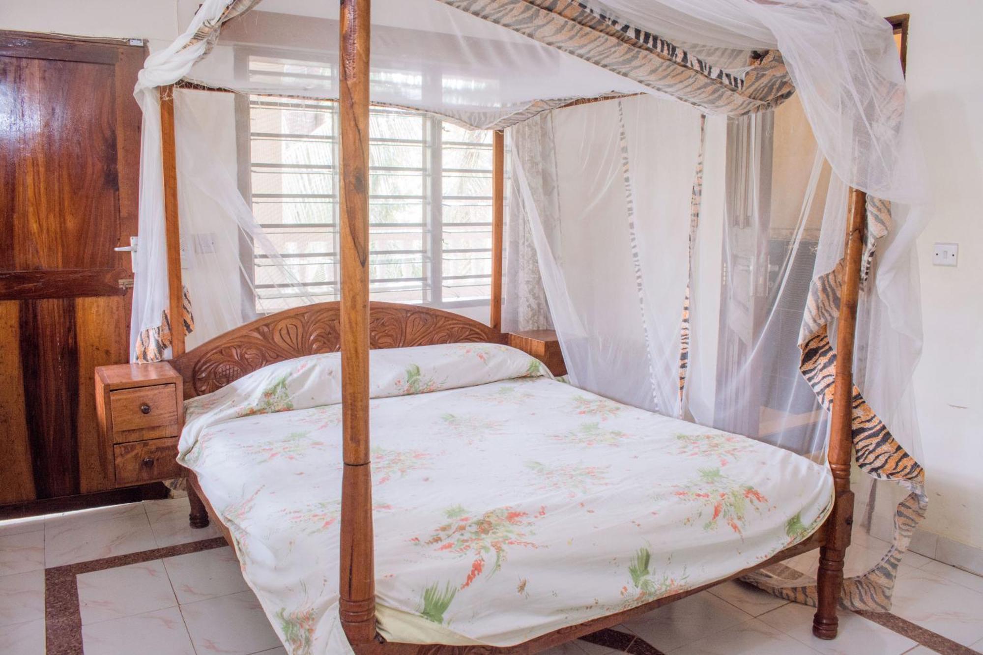 Kijani Cottages In Diani ディアニ・ビーチ エクステリア 写真