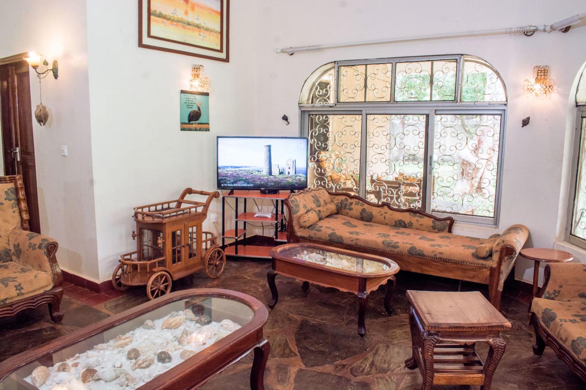 Kijani Cottages In Diani ディアニ・ビーチ エクステリア 写真