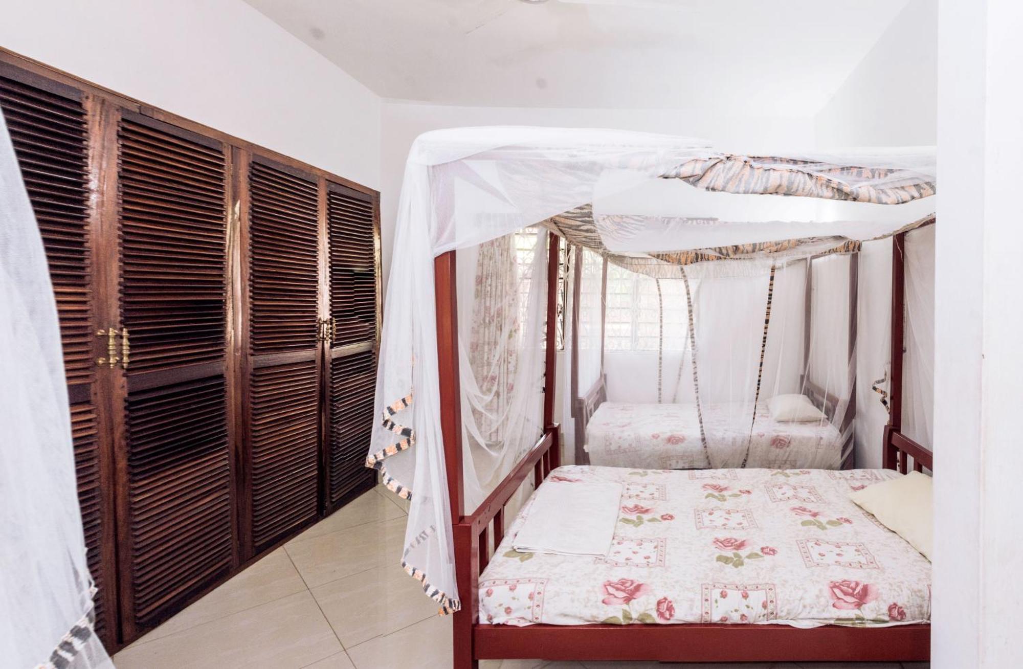 Kijani Cottages In Diani ディアニ・ビーチ エクステリア 写真