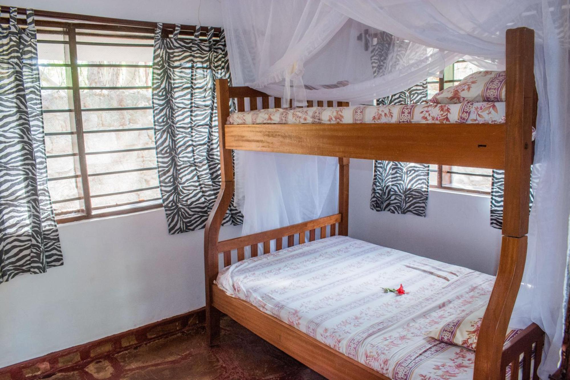 Kijani Cottages In Diani ディアニ・ビーチ エクステリア 写真