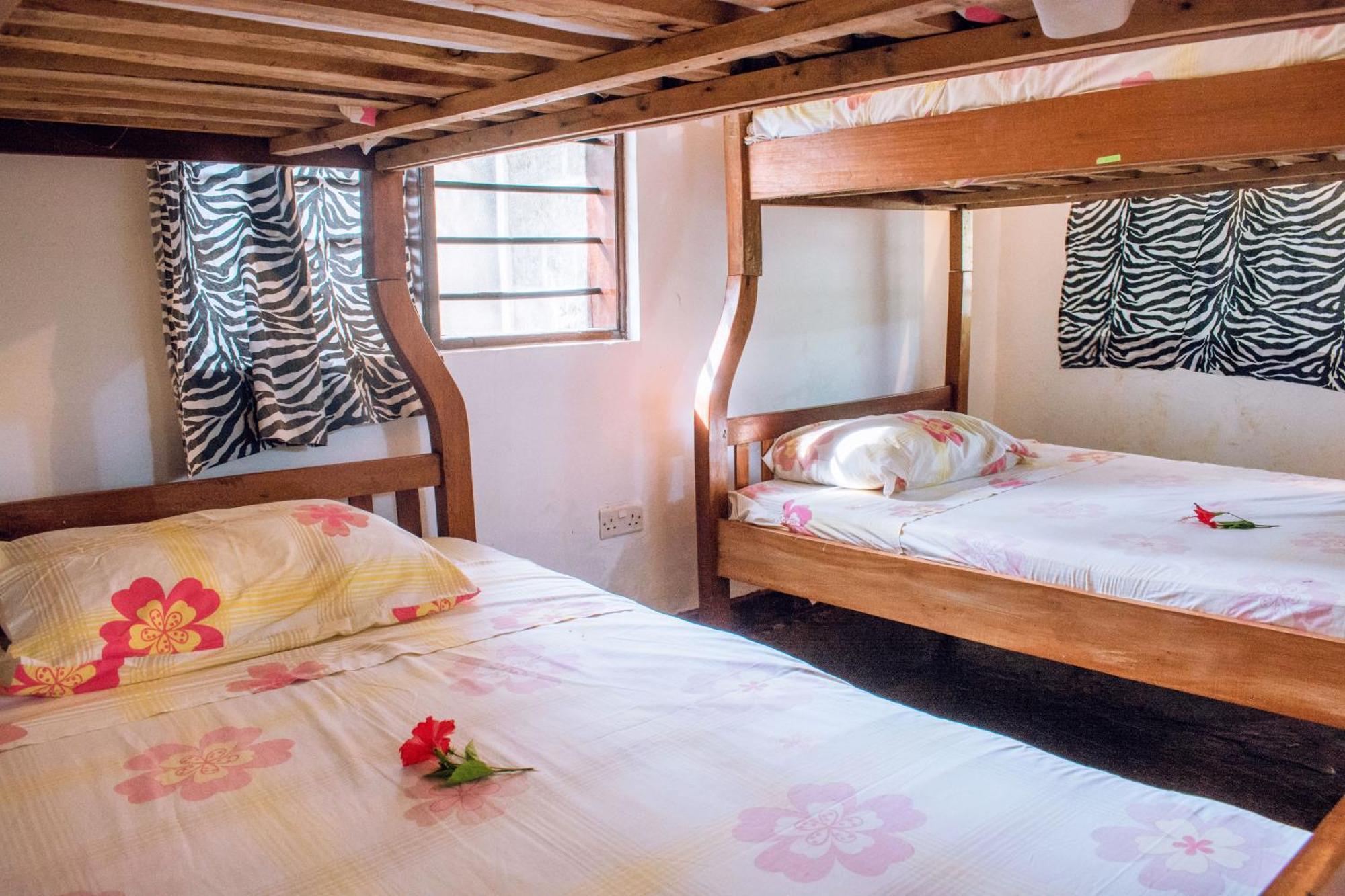 Kijani Cottages In Diani ディアニ・ビーチ エクステリア 写真