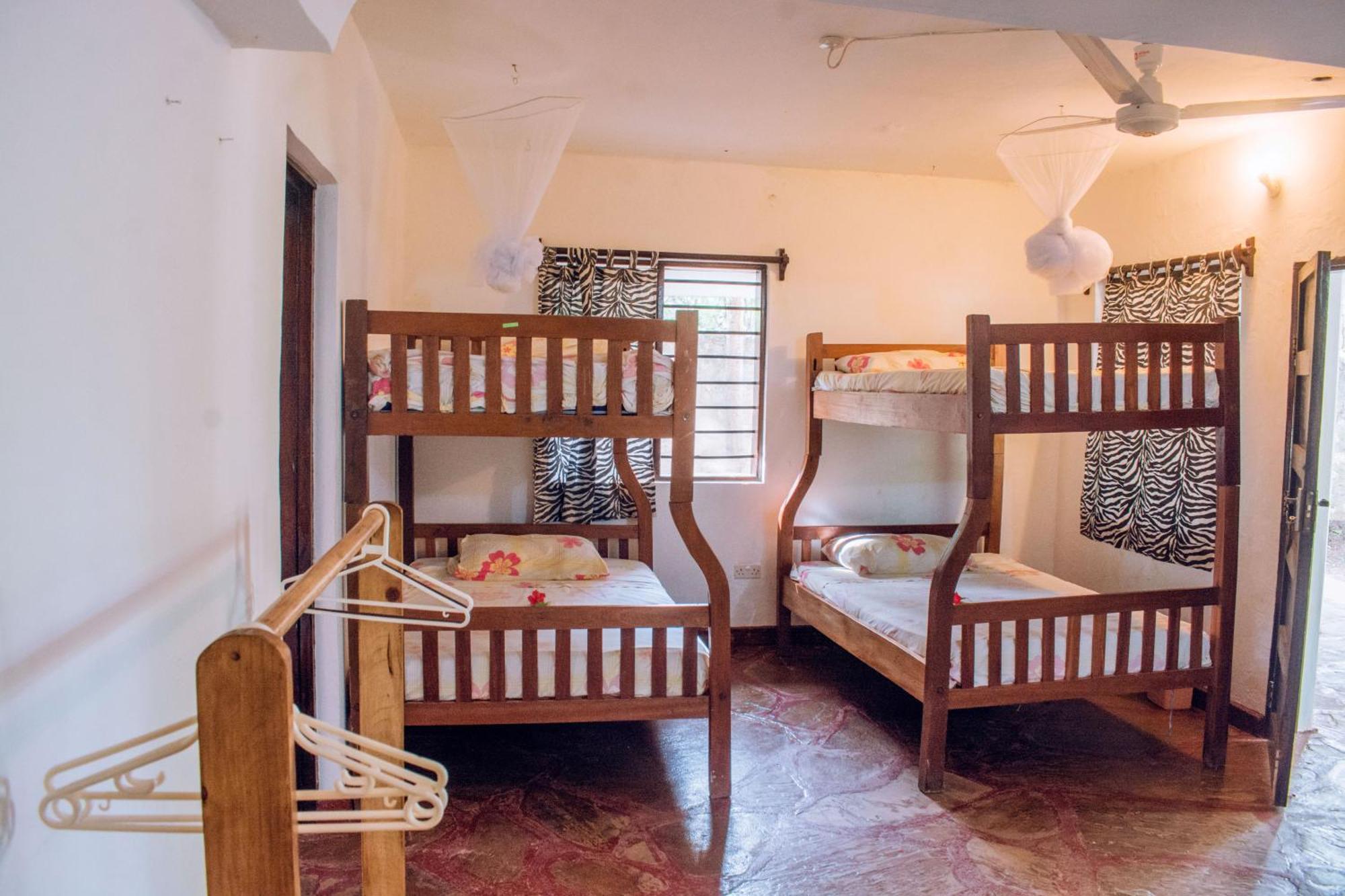 Kijani Cottages In Diani ディアニ・ビーチ エクステリア 写真