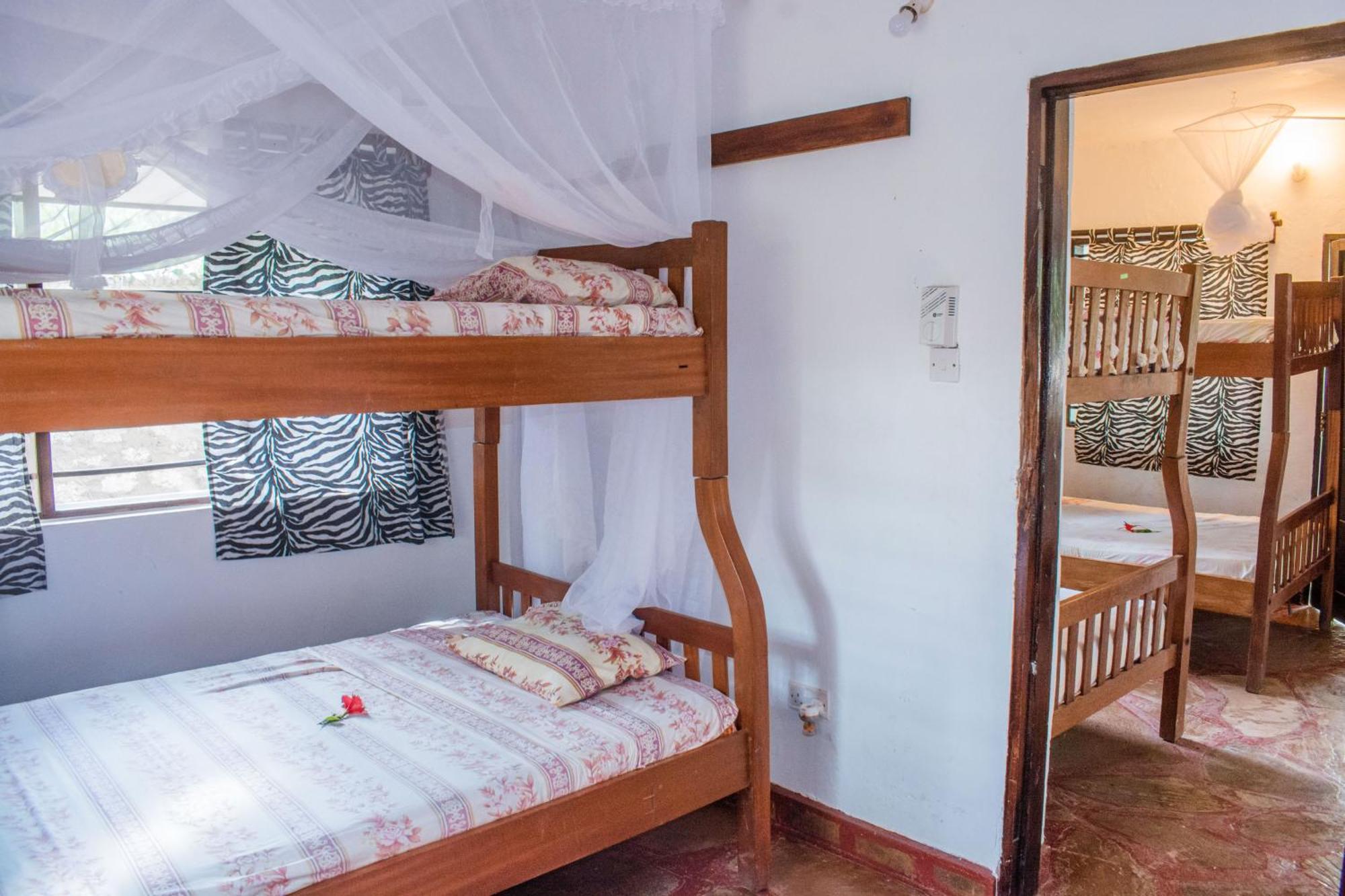 Kijani Cottages In Diani ディアニ・ビーチ エクステリア 写真
