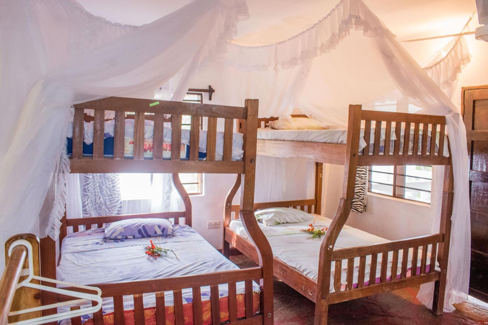 Kijani Cottages In Diani ディアニ・ビーチ エクステリア 写真
