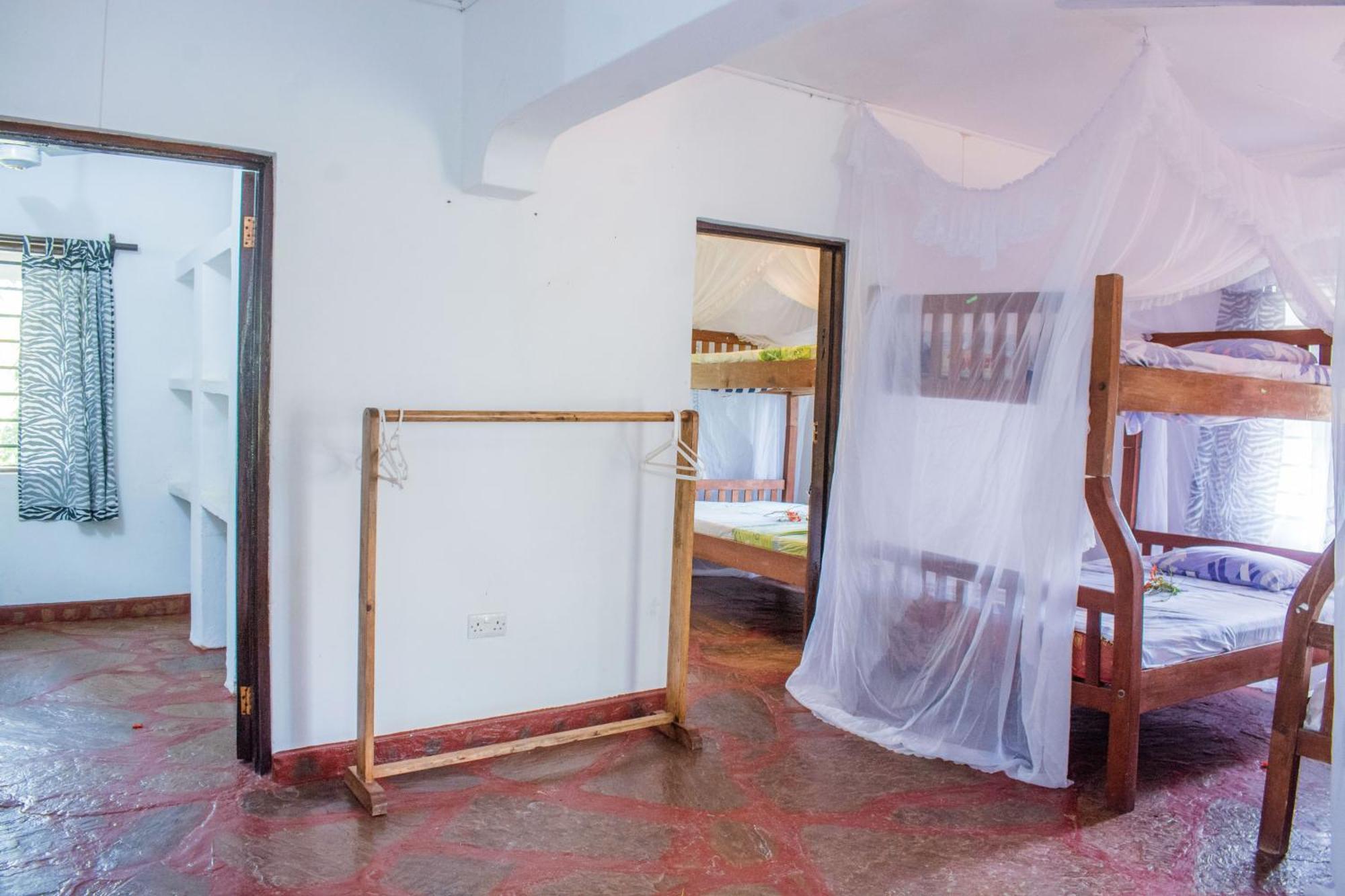 Kijani Cottages In Diani ディアニ・ビーチ エクステリア 写真