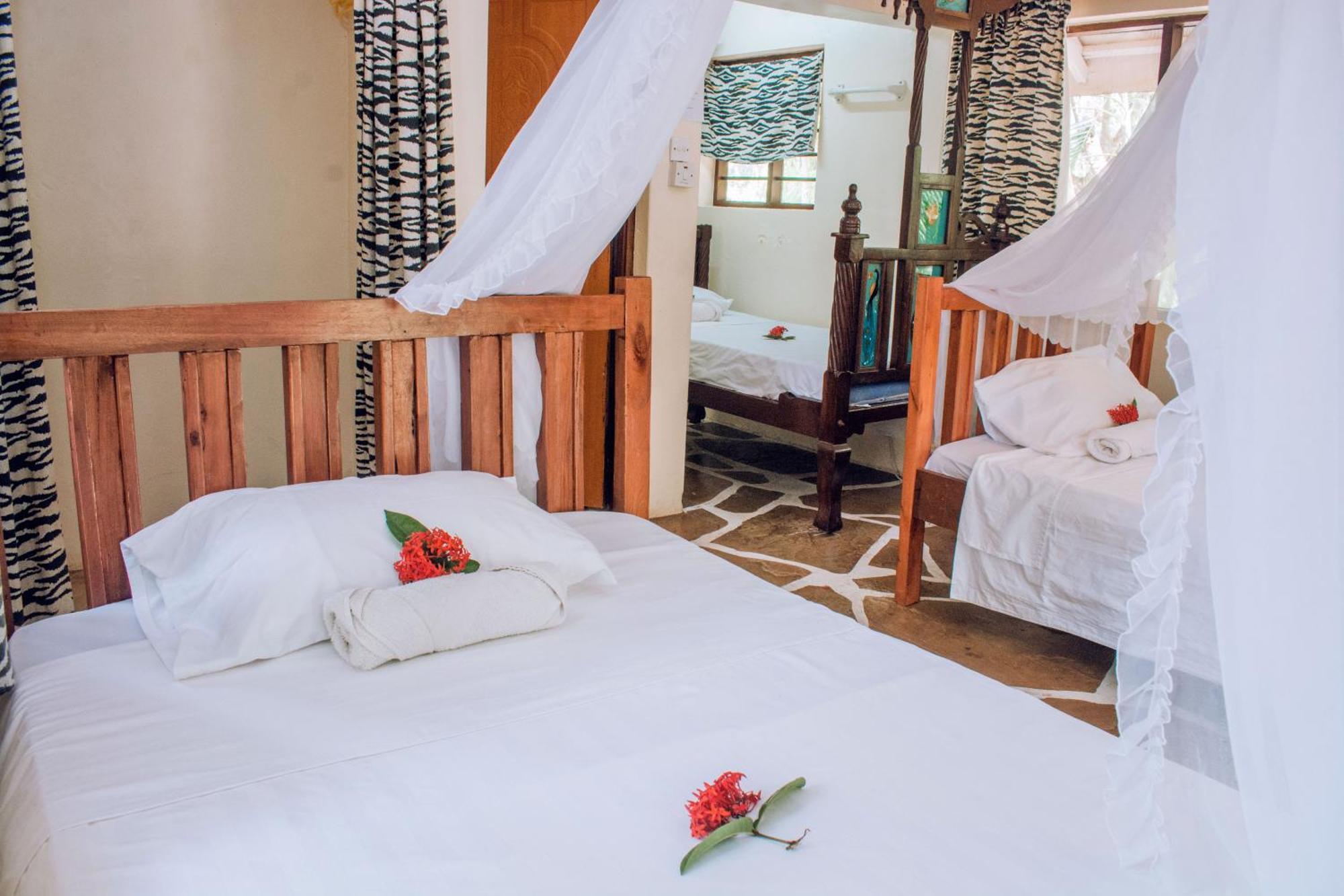 Kijani Cottages In Diani ディアニ・ビーチ エクステリア 写真