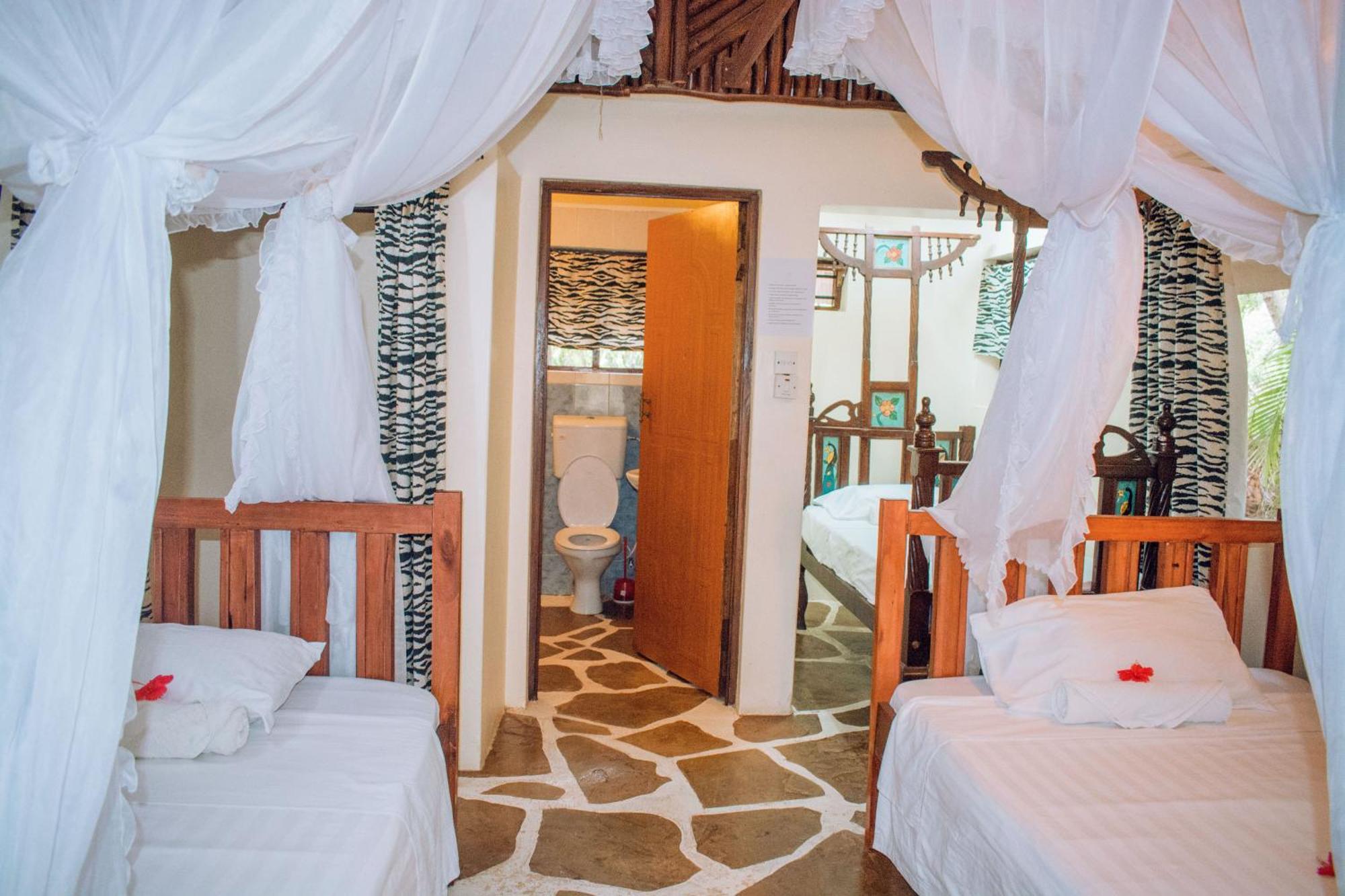 Kijani Cottages In Diani ディアニ・ビーチ エクステリア 写真