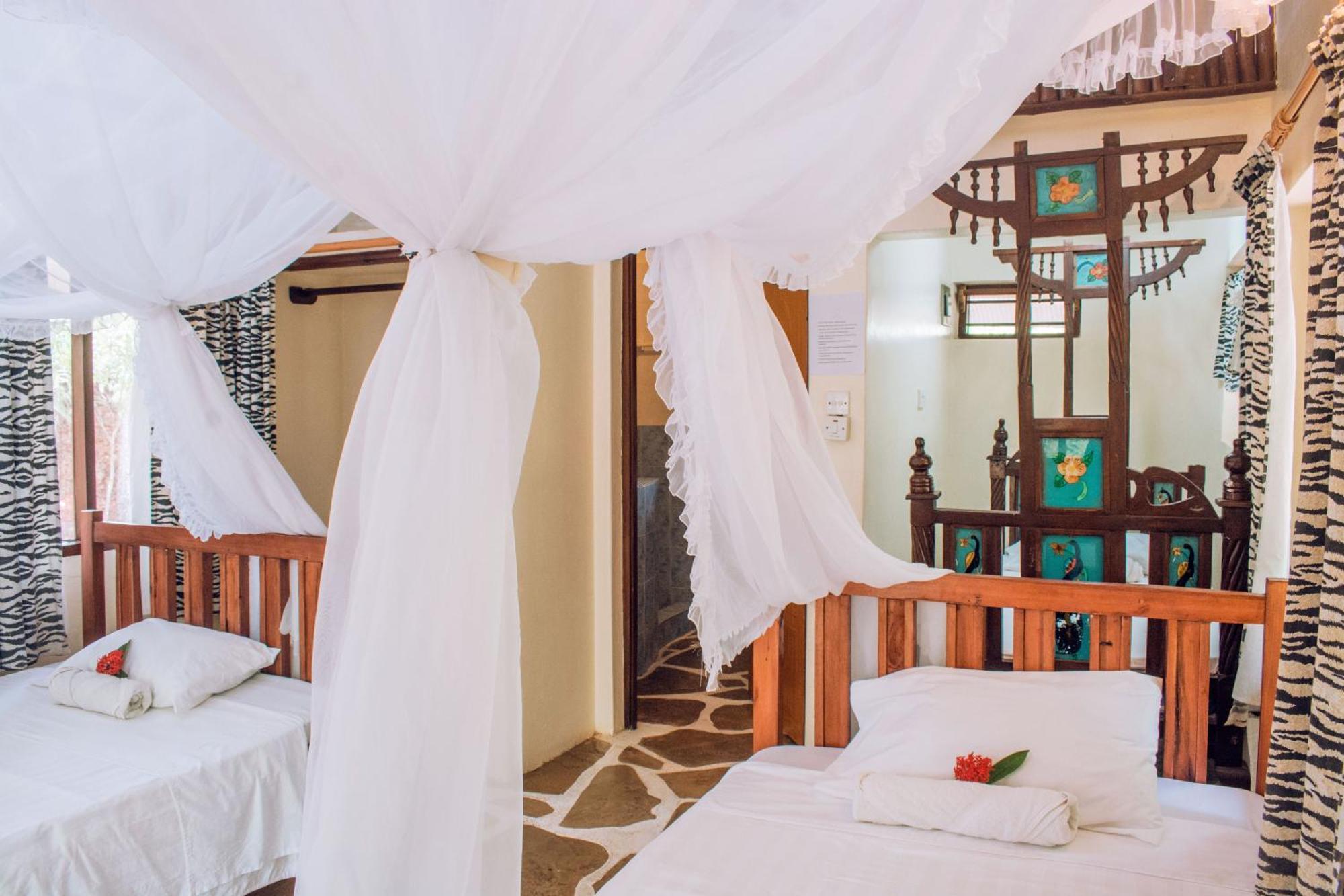 Kijani Cottages In Diani ディアニ・ビーチ エクステリア 写真