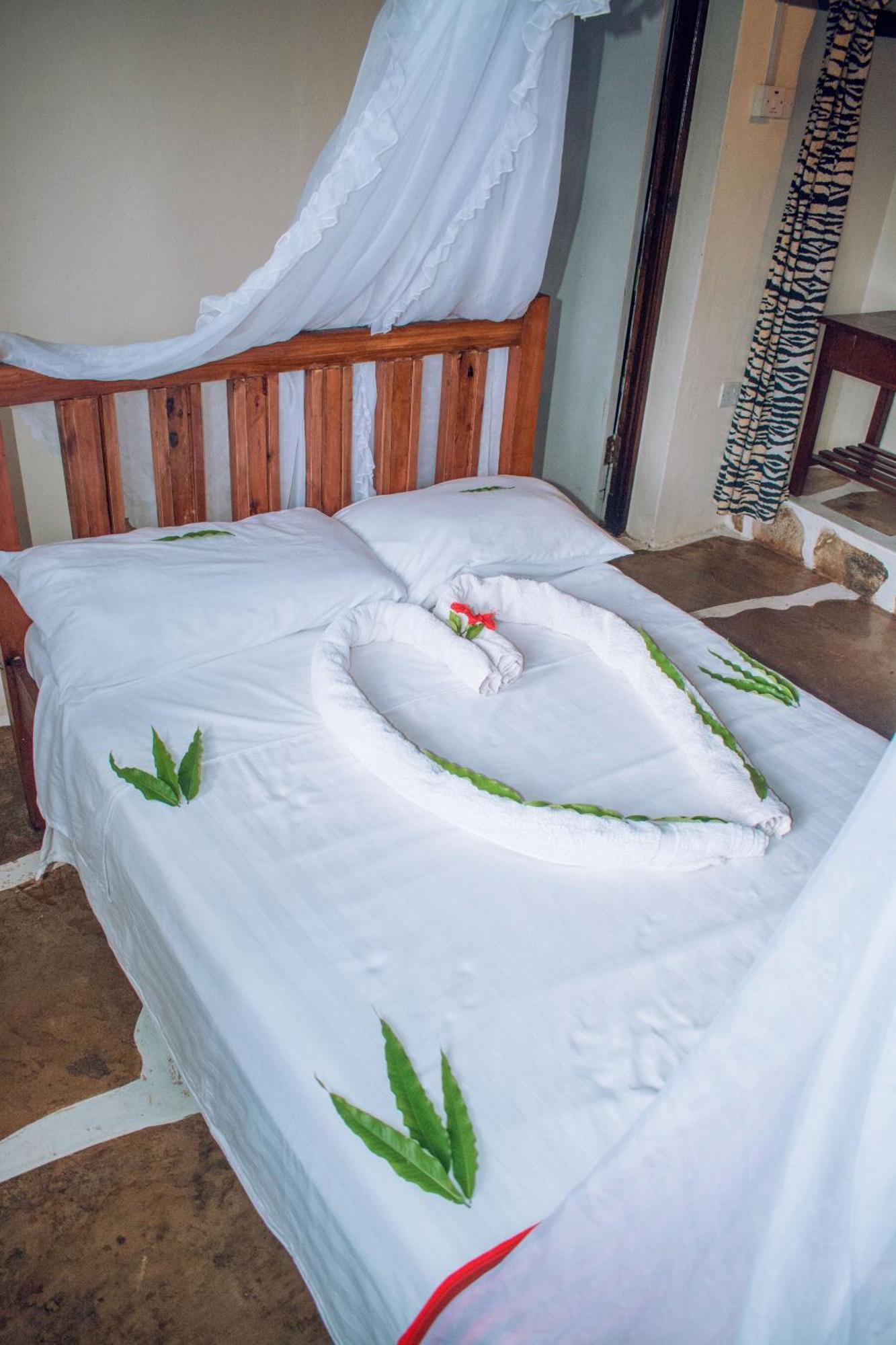 Kijani Cottages In Diani ディアニ・ビーチ エクステリア 写真