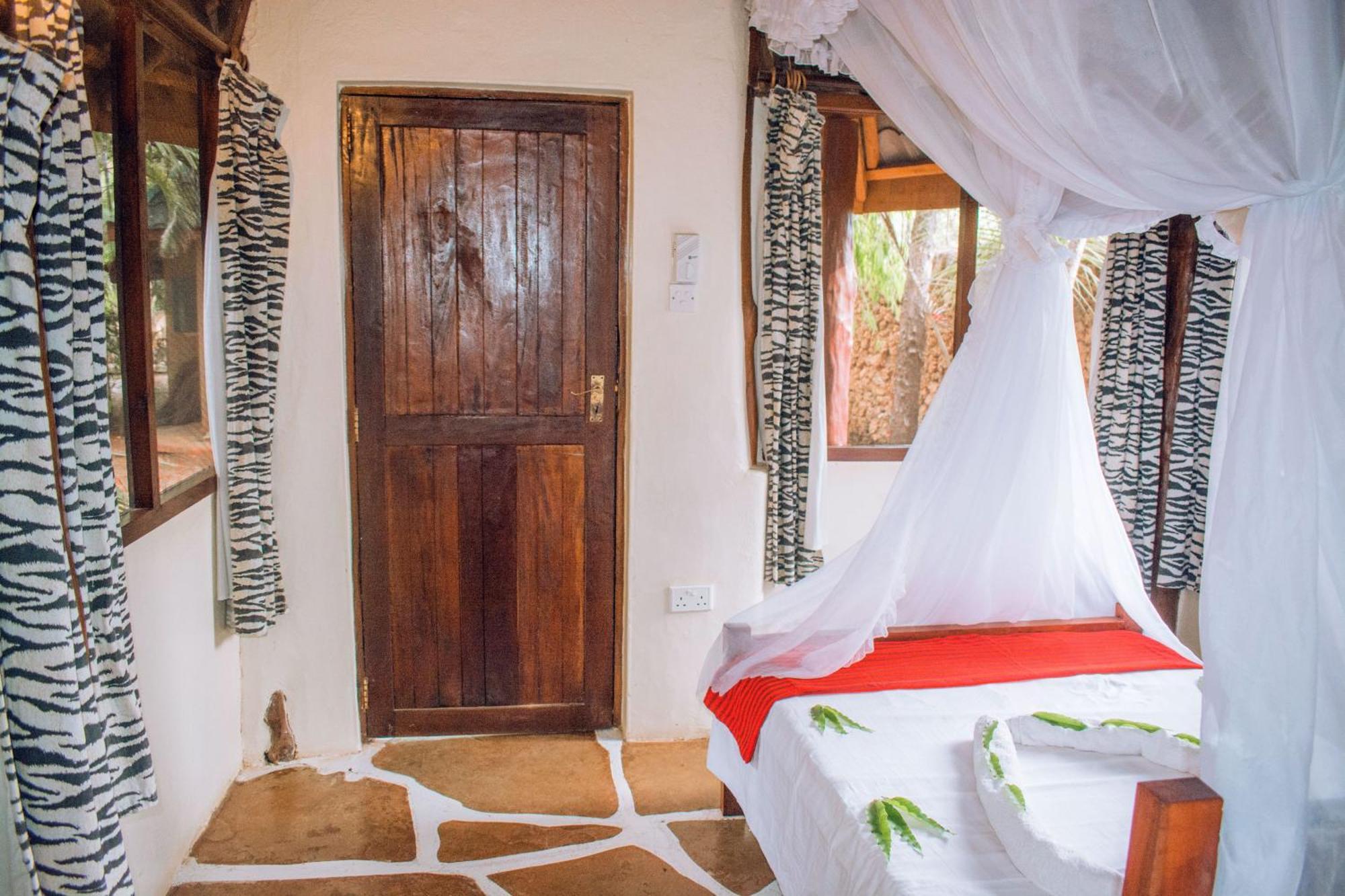 Kijani Cottages In Diani ディアニ・ビーチ エクステリア 写真