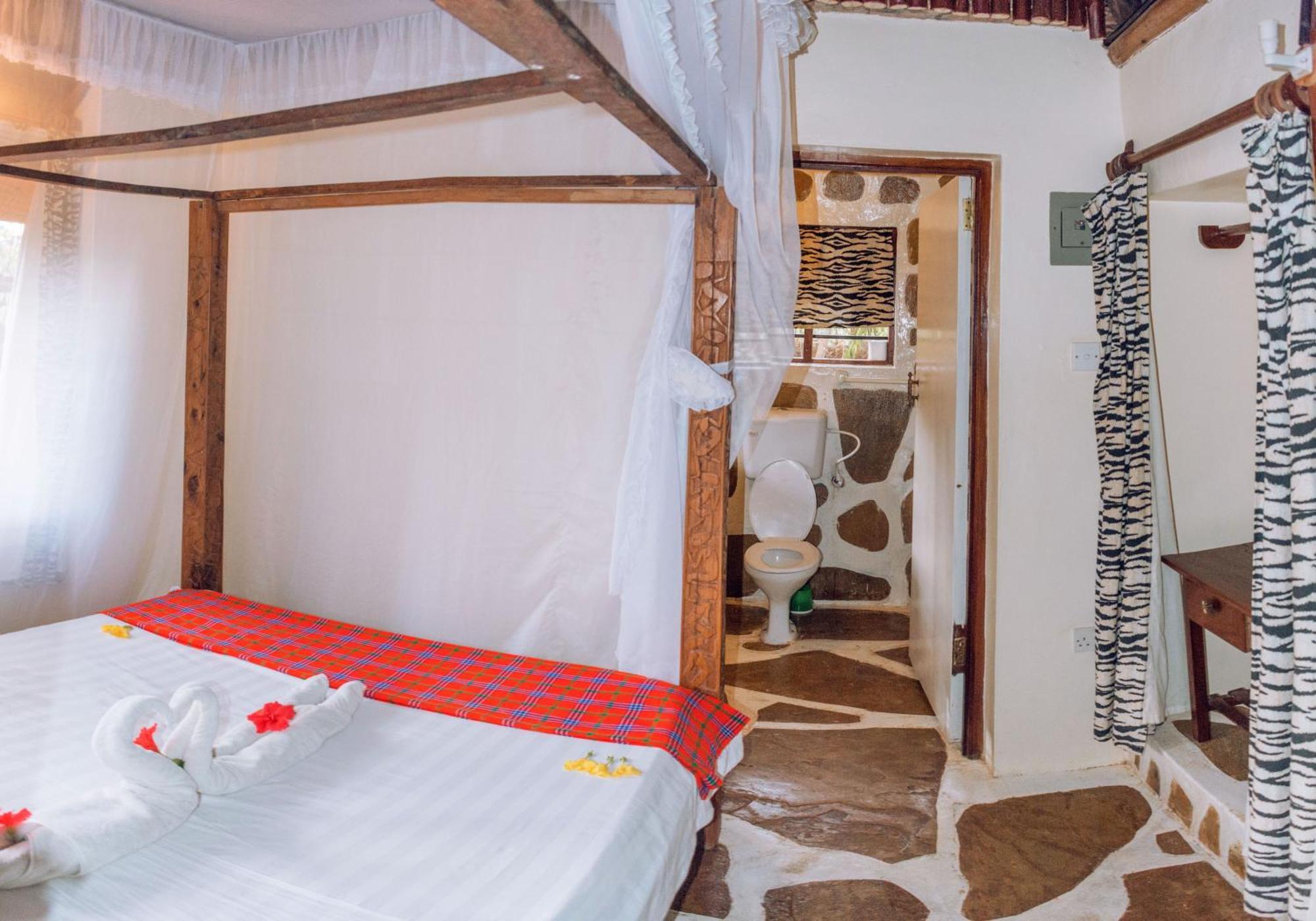 Kijani Cottages In Diani ディアニ・ビーチ エクステリア 写真
