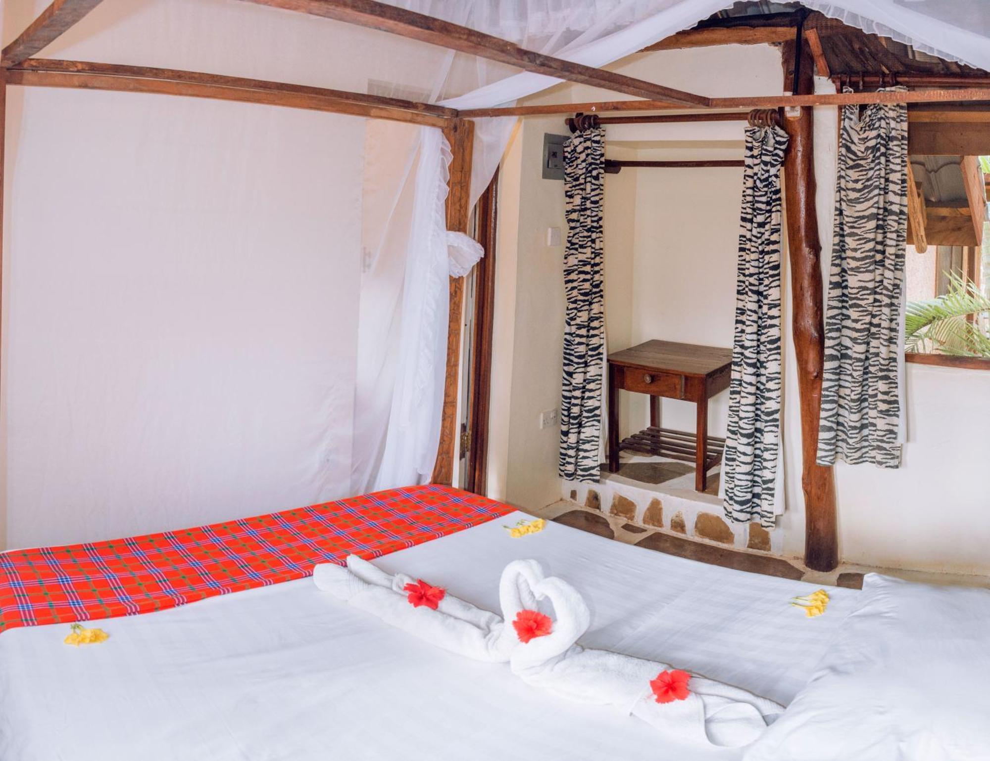 Kijani Cottages In Diani ディアニ・ビーチ エクステリア 写真
