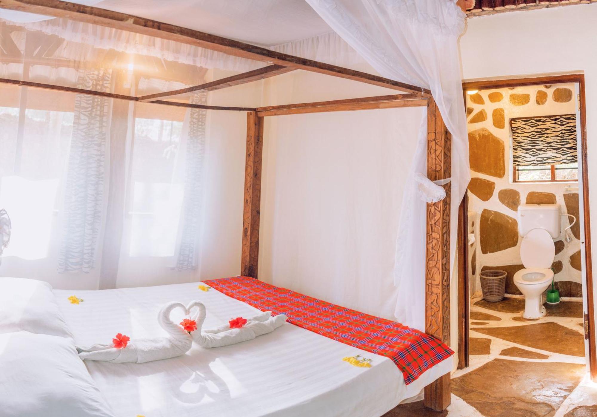 Kijani Cottages In Diani ディアニ・ビーチ エクステリア 写真