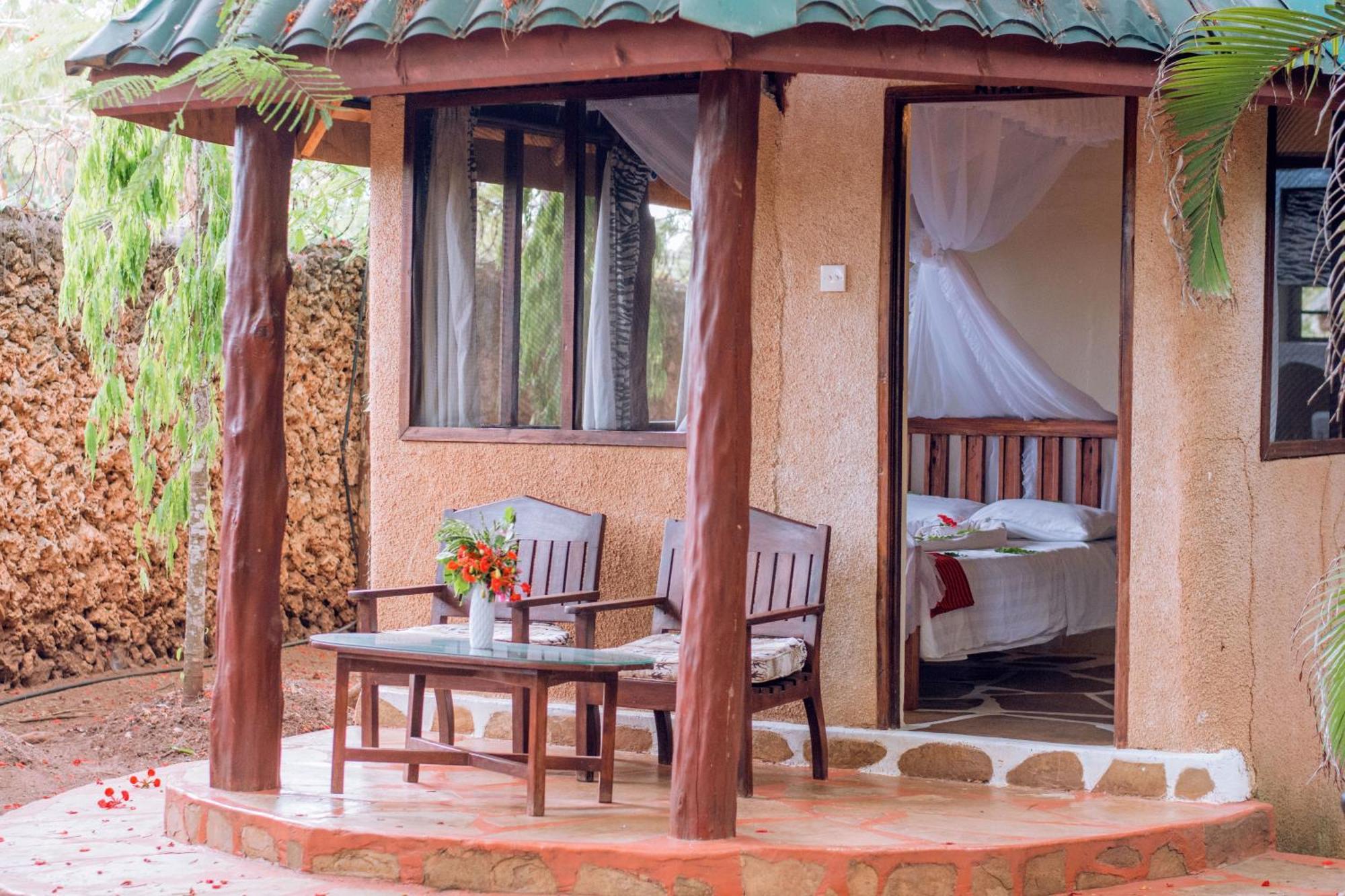 Kijani Cottages In Diani ディアニ・ビーチ エクステリア 写真
